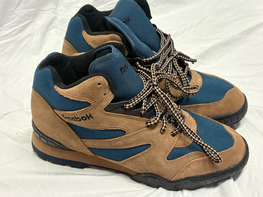 Men’s vintage style Reebok hiking shoes size 10 new without box